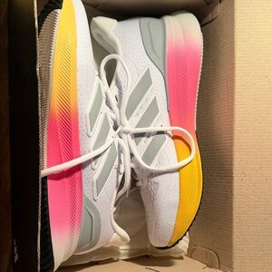 White Adidas Sneakers Pink and Yellow Gradient Sole - Women 9.5 BNWT kicks